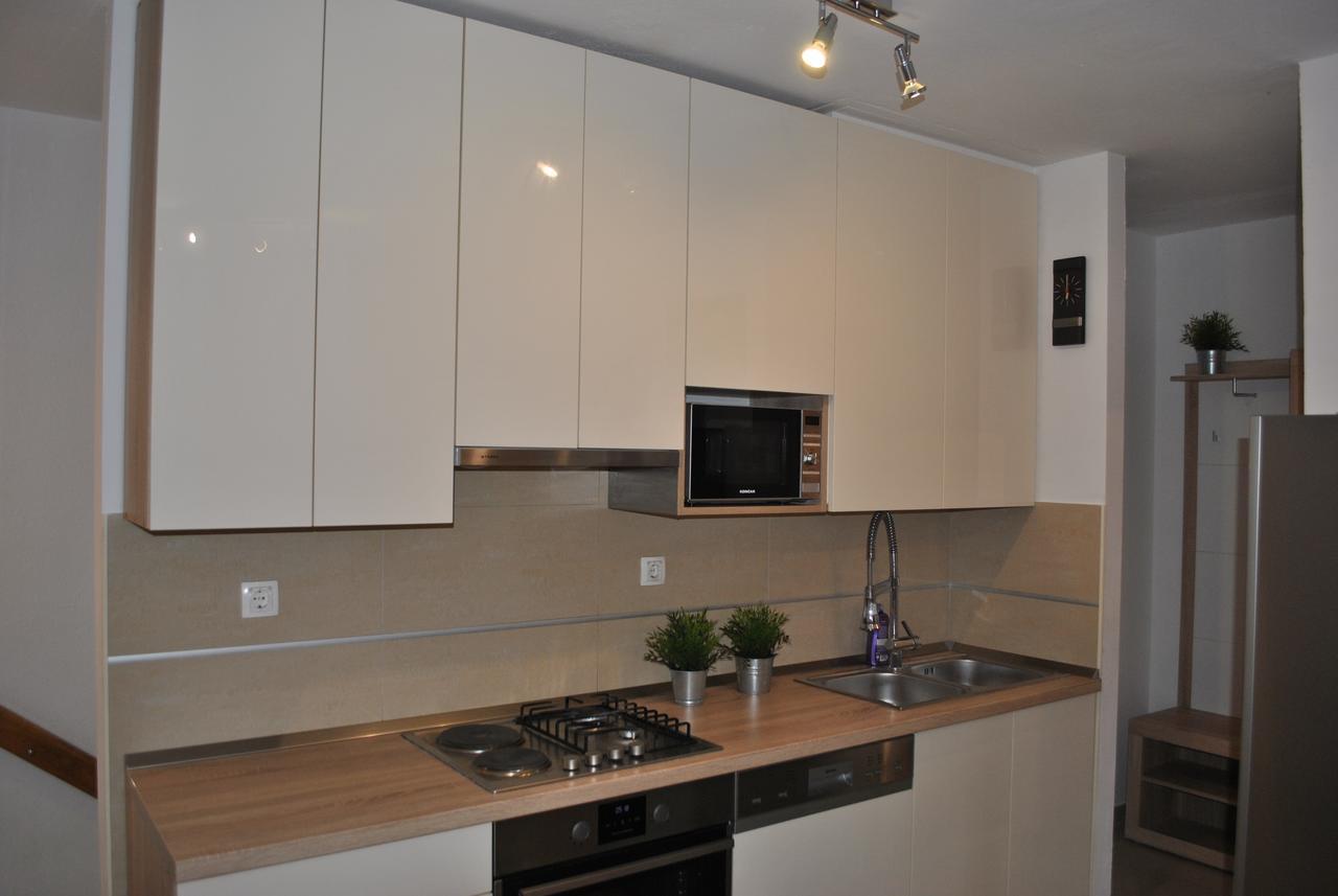 Apartment On The Square Makarska Exterior photo