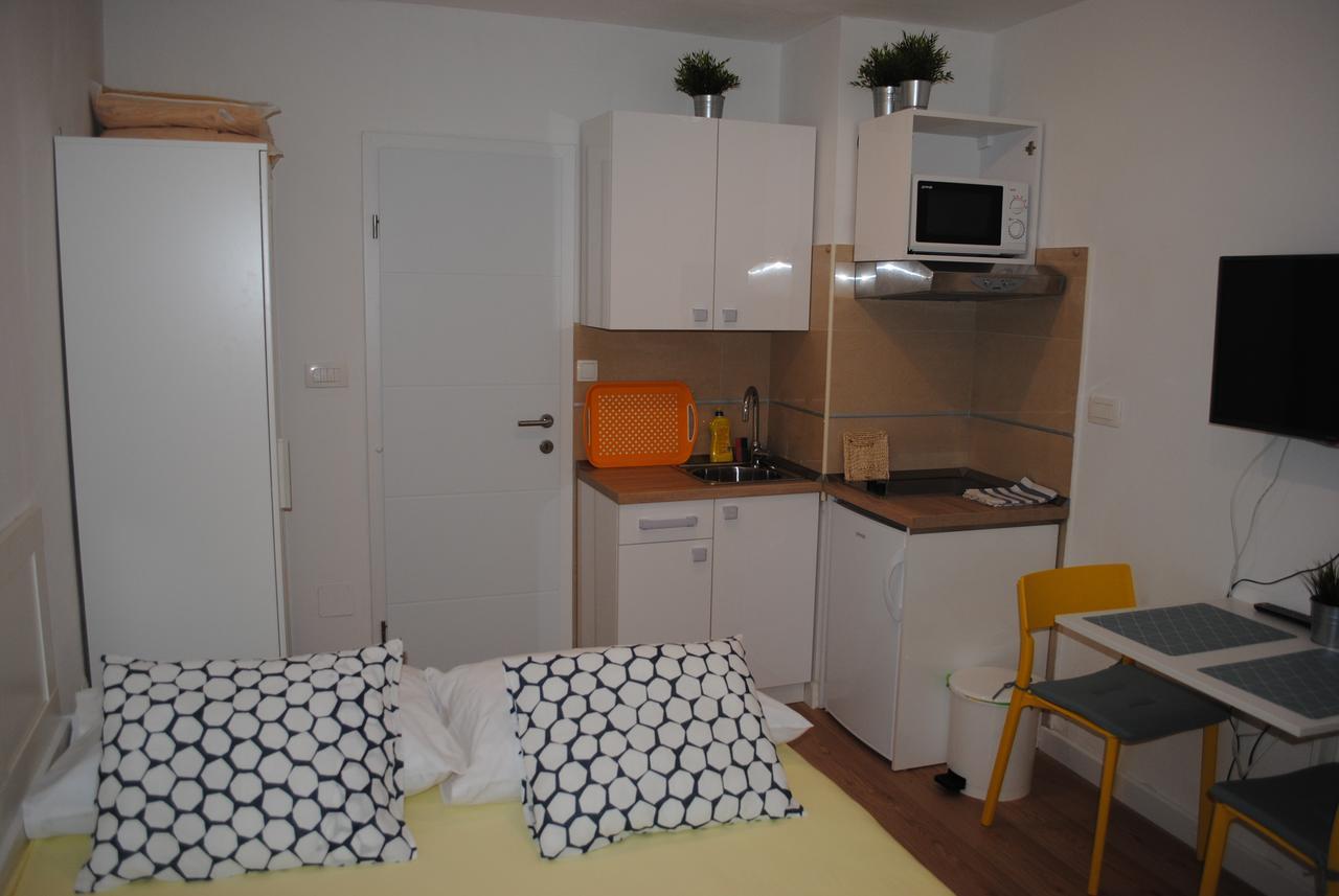 Apartment On The Square Makarska Exterior photo