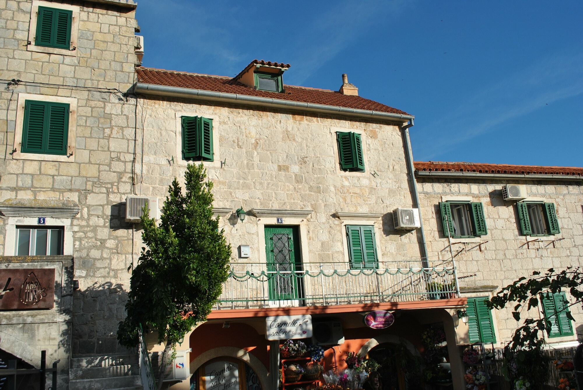 Apartment On The Square Makarska Exterior photo